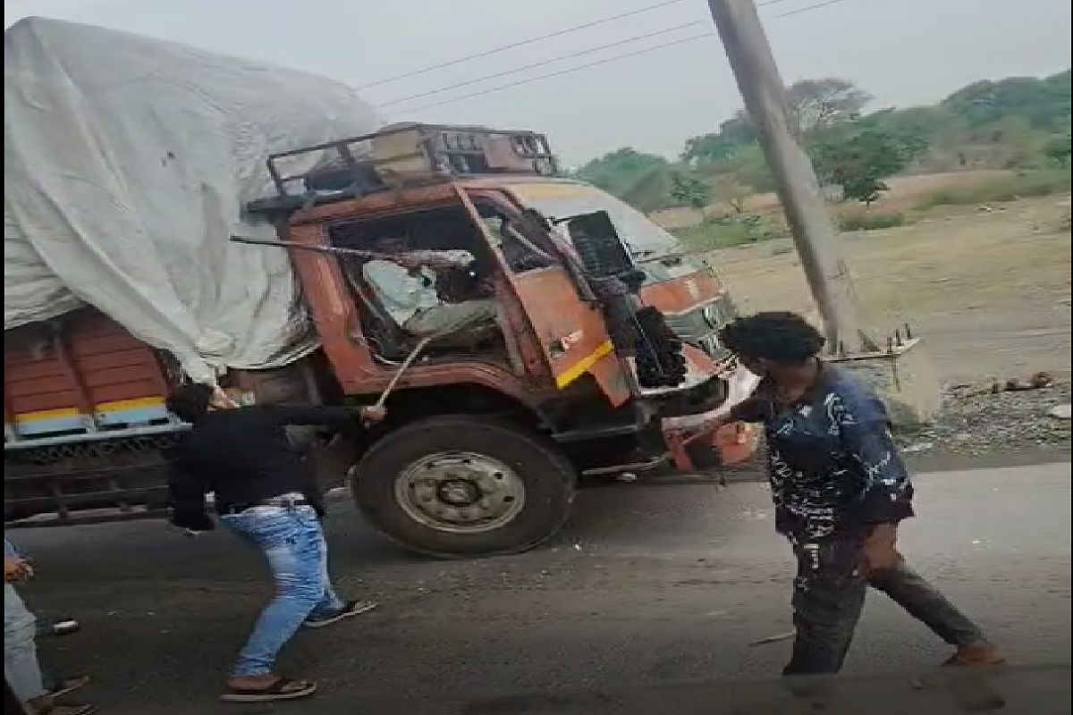 Marpeet Ka Viral Video: टोल प्लाजा के कर्मचारियों ने ट्रक ड्राइवर को बेरहमी से पीटा, वीडियो वायरल होने के बाद हरकत में आई पुलिस