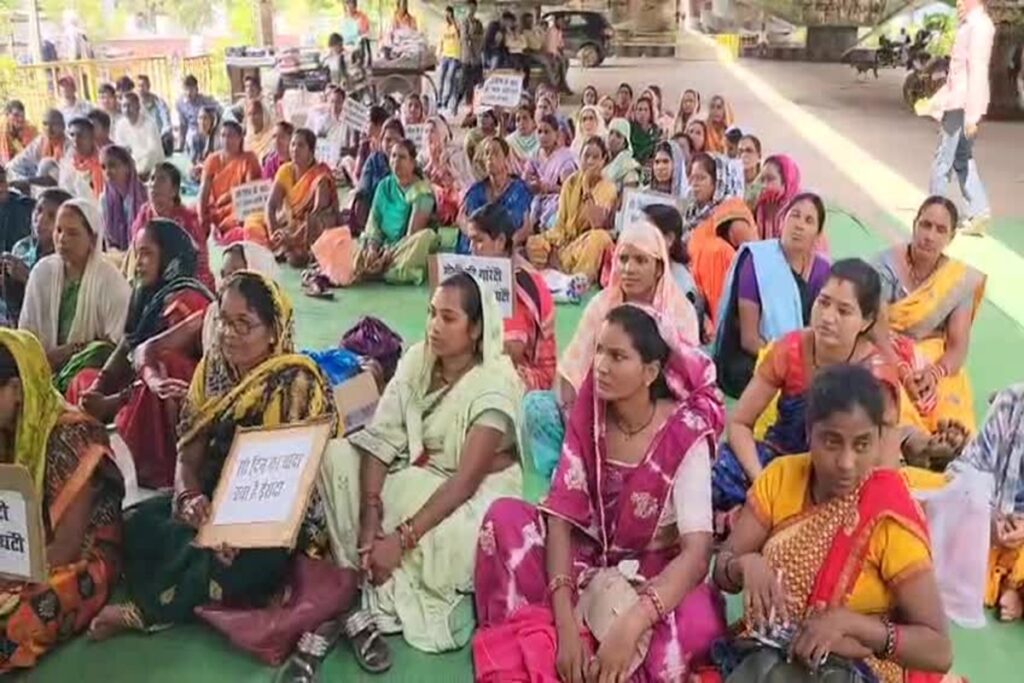 Chhattisgarh Employees Strike, image source: ibc24