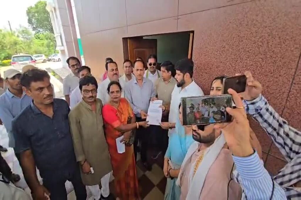 Premium Liquor Shop in Chhattisgarh. image source: ibc24