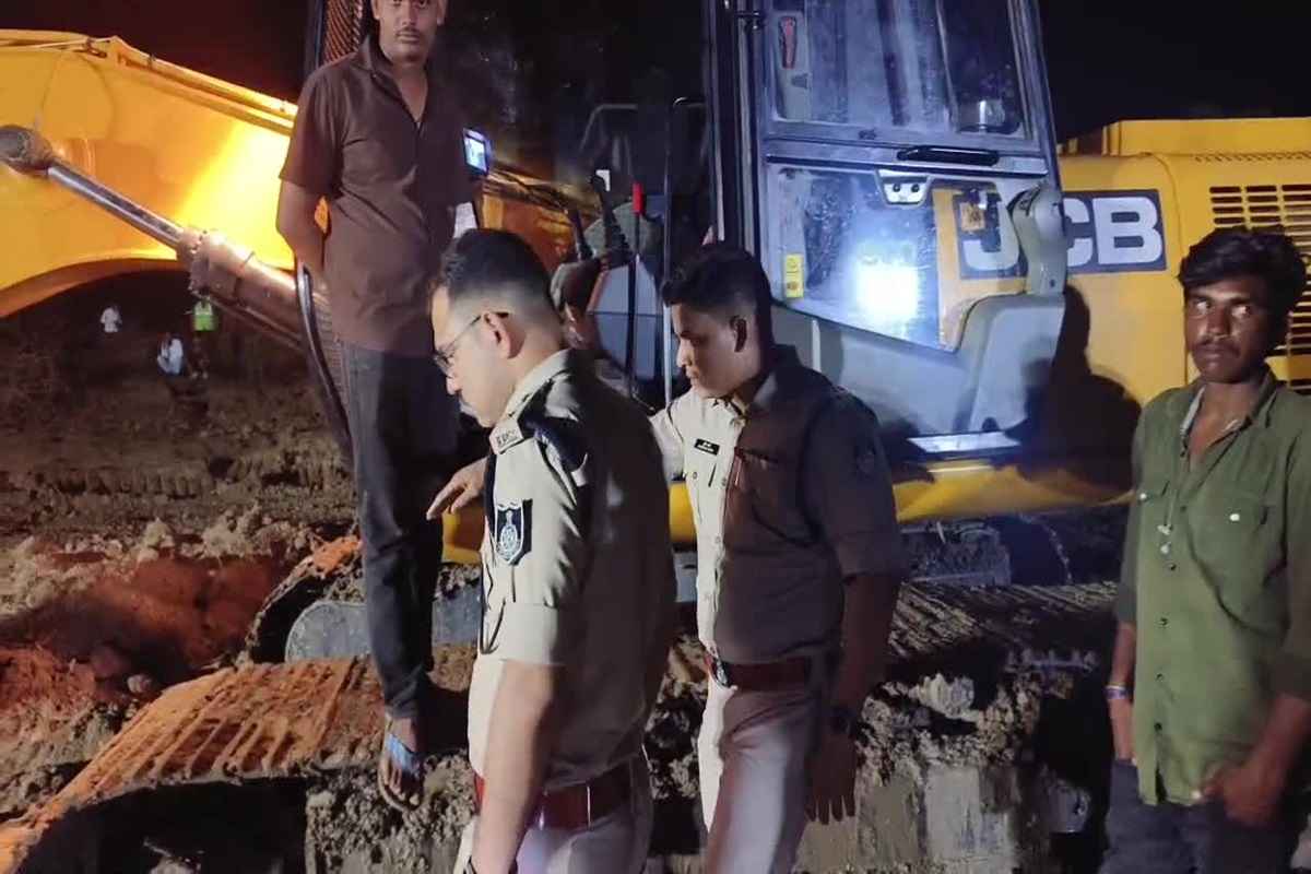 Ratlam News: मौत का कुआं.. देखते ही देखते धंसने लगी मिट्टी, इतने मजदूरों की गई जान