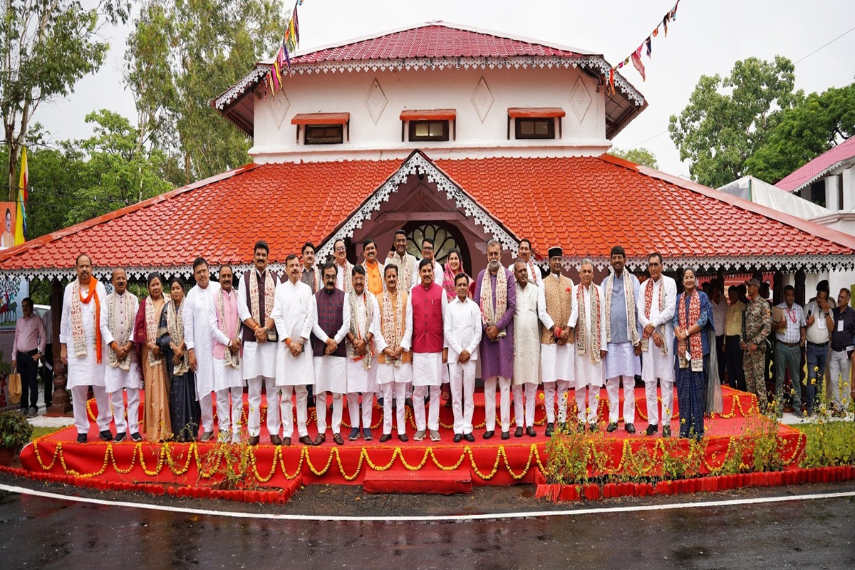 MP Cabinet meeting: पचमढ़ी अभयारण्य अब “राजा भभूत सिंह पचमढ़ी अभयारण्य” के नाम से जाना जाएगा, सीएम डॉ मोहन यादव ने कैबिनेट बैठक से पहले मंत्रियों को किया संबोधित