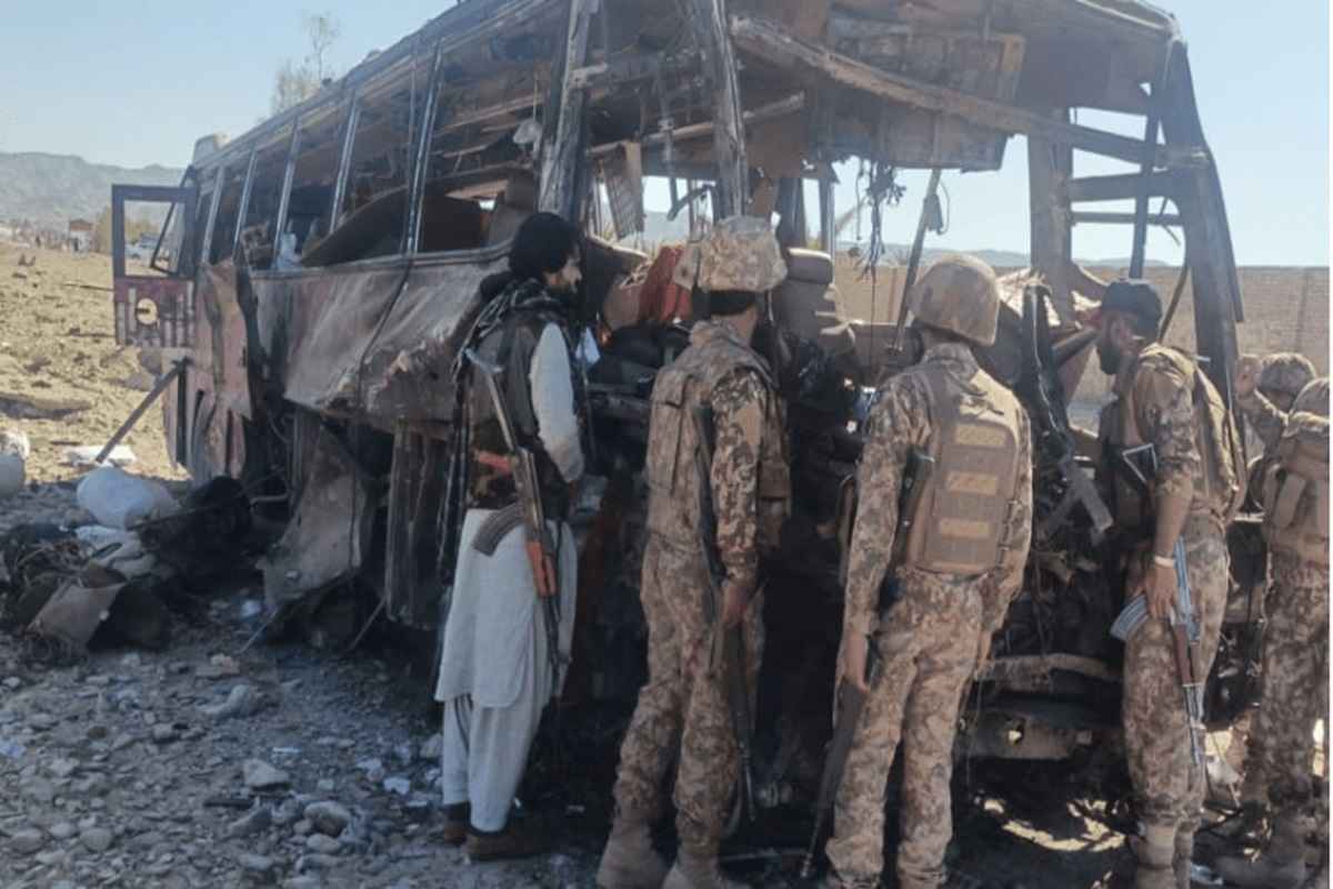 BLA Attack on Pakistan Army: बीएलए के हत्थे चढ़ी पाकिस्तानी सेना, 5 सैनिकों की मौत, कई सैनिक घायल, बयान जारी कर कहा – ‘जब तक बलूच इलाकों से पूरी..’