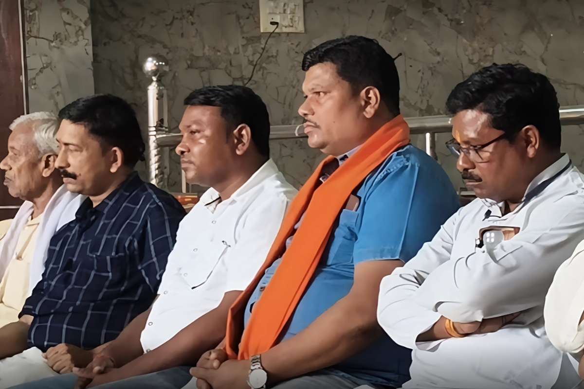 Dharmantaran in Chhattisgarh: बलरामपुर में धर्मांतरण कारवाना अब नहीं होगा आसान, धर्म जागरण समिति का गठन, जानिए कैसे रोकेंगे धर्म परिवर्तन करवाने वालों को