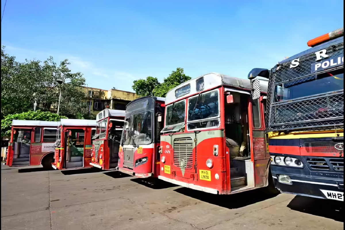 Bus Strike: थम सकते हैं ट्रक और बसों के पहिए, ट्रांसपोर्टरों ने दी अनिश्चितकालीन हड़ताल की चेतावनी, जानें क्या है उनकी मांगें