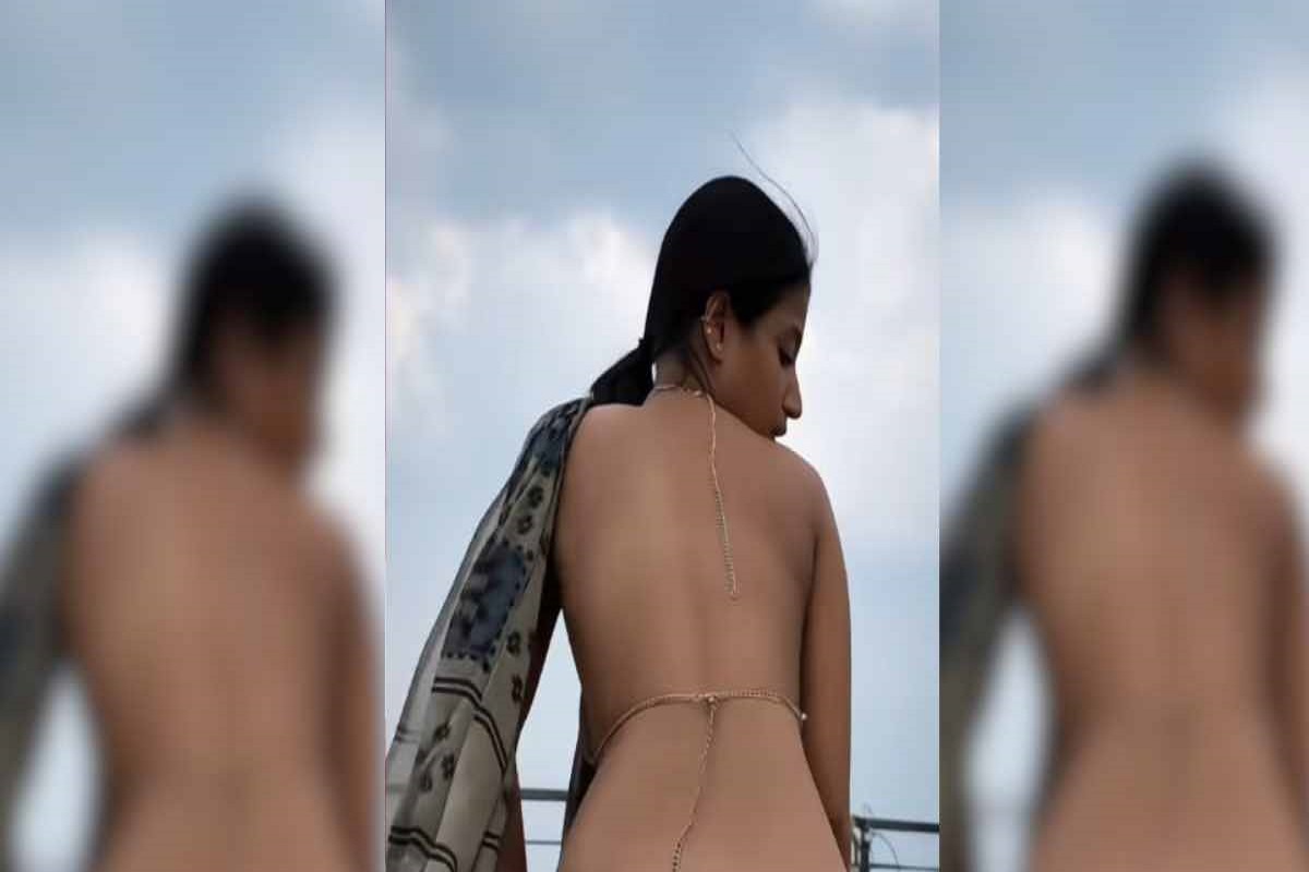 Desi Bhabhi HD Sexy Video Hindi: ब्रालेस होकर देसी भाभी ने छत पर बनाया रील, साड़ी भी पहना ऐसा कि …छिपाना हुआ मुश्लिक