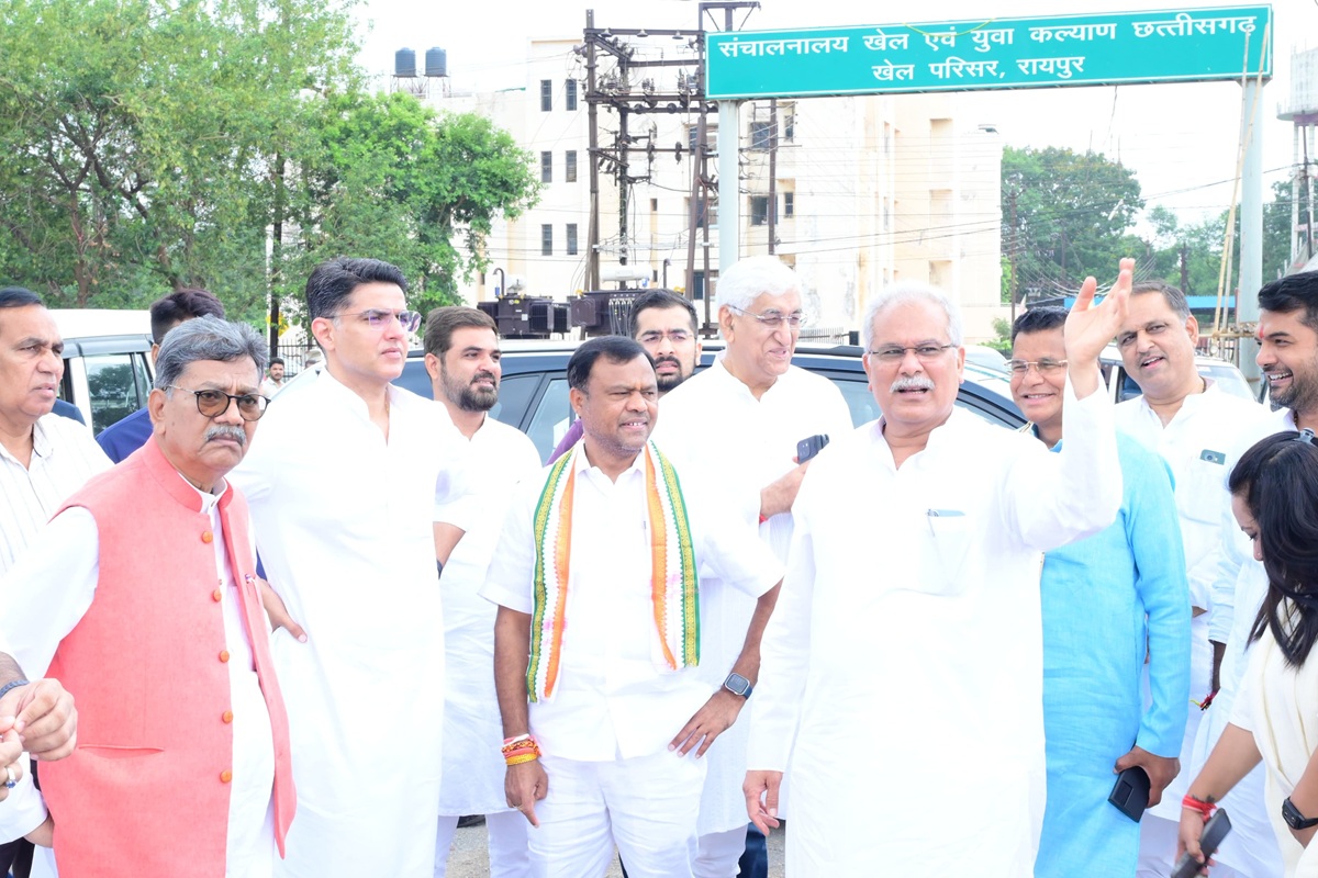 CG Congress News: संगठन को लेकर प्रदेश प्रभारी के सामने फूटा वरिष्ठ कांग्रेस नेताओं का गुस्सा, फिर कैसे कार्यकाल पूरा करेंगे दीपक बैज? जानें