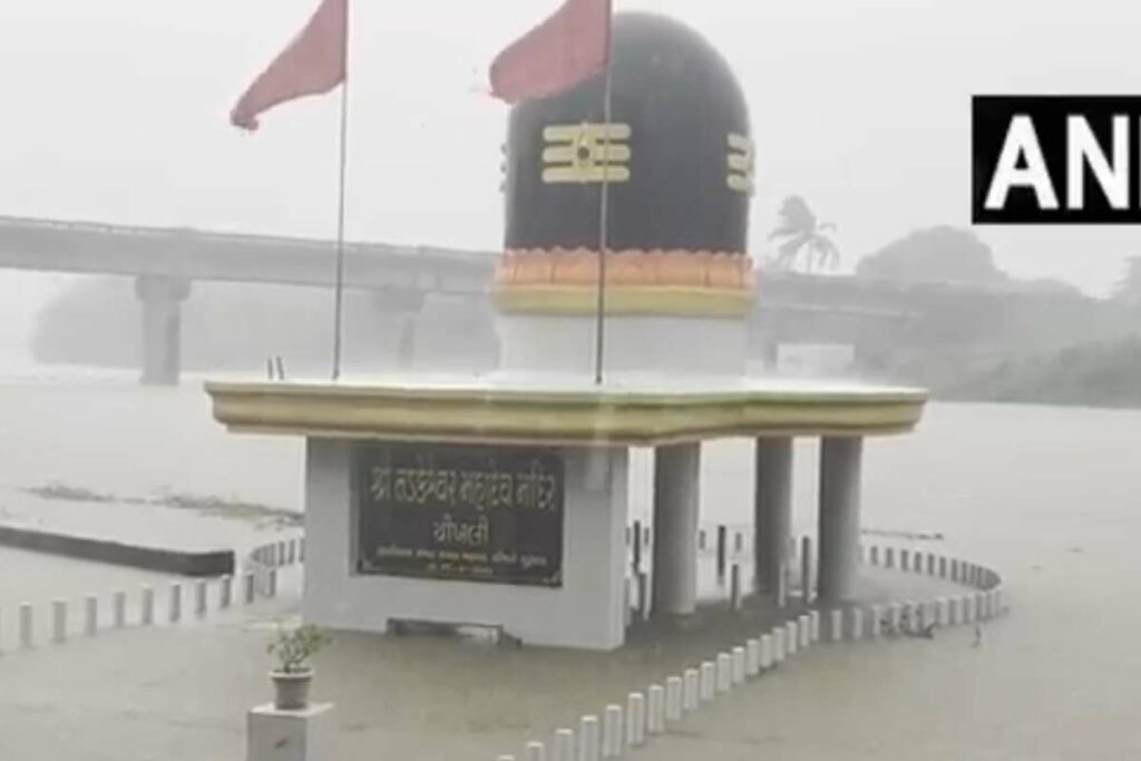 School College Closed News Today: स्कूल-कॉलेज बंद, नालों में तब्दील हुई सड़कें / Image Source: ANI