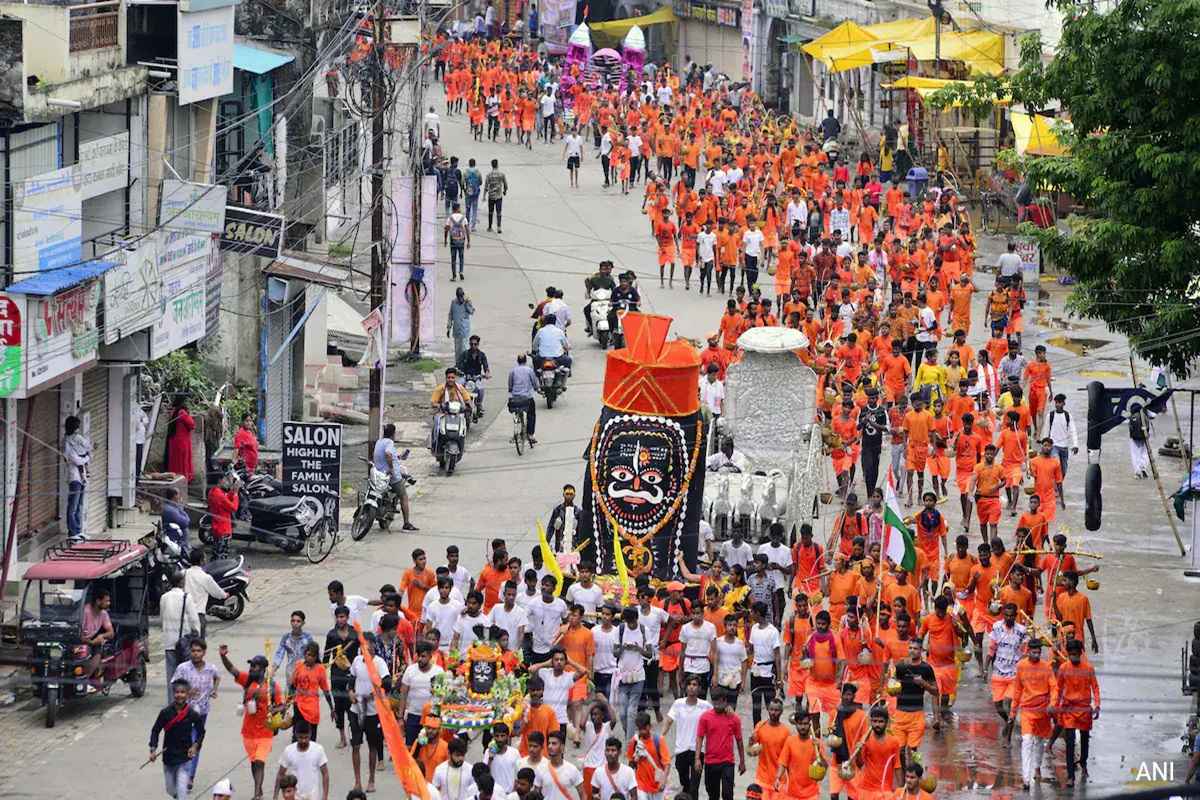 Kanwar Yatra 2025: इस दिन से शुरू हो रही कांवड़ यात्रा.. पुलिस की सुरक्षा में चलेंगे कांवड़ यात्री, ड्रोन कैमरों से होगी निगरानी