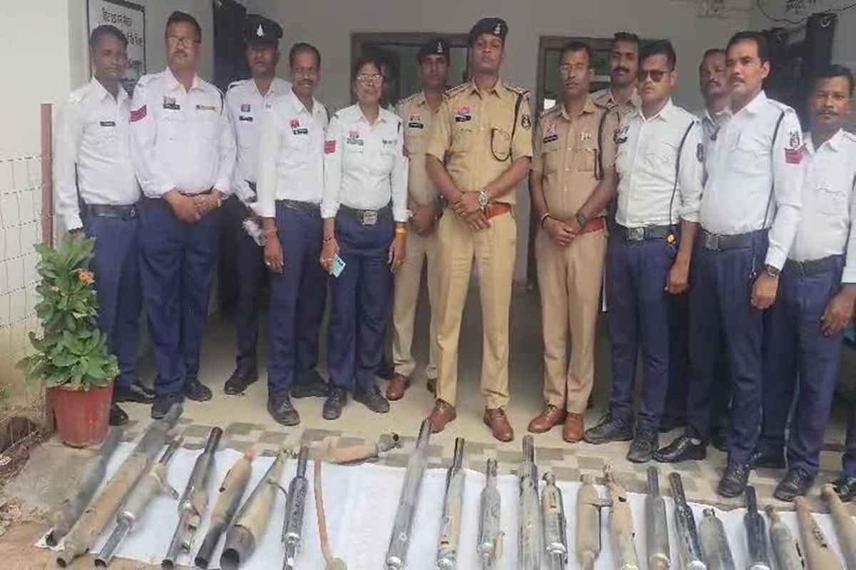 Action On Modified Silencers: तेज आवाज वाले मॉडिफाइड साइलेंसर पर पुलिस का ताबड़तोड़ एक्शन, चालानी कार्रवाई कर 15 बुलेट किए जब्त