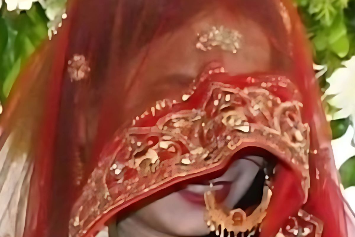 Khan Sir Wife Photo: खान सर की पत्नी का हटाया घूंघट, दुनिया के सामने पहली बार दिखा खूबसूरत चेहरा, देखिए वीडियो