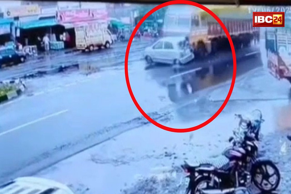 MP Road Accident News: ट्रक की चपेट में आई कार, घसीटते हुए ले गया अपने साथ, अब CCTV कैमरे में कैद हुआ वीडियो, देखकर आप भी रह जाएंगे दंग