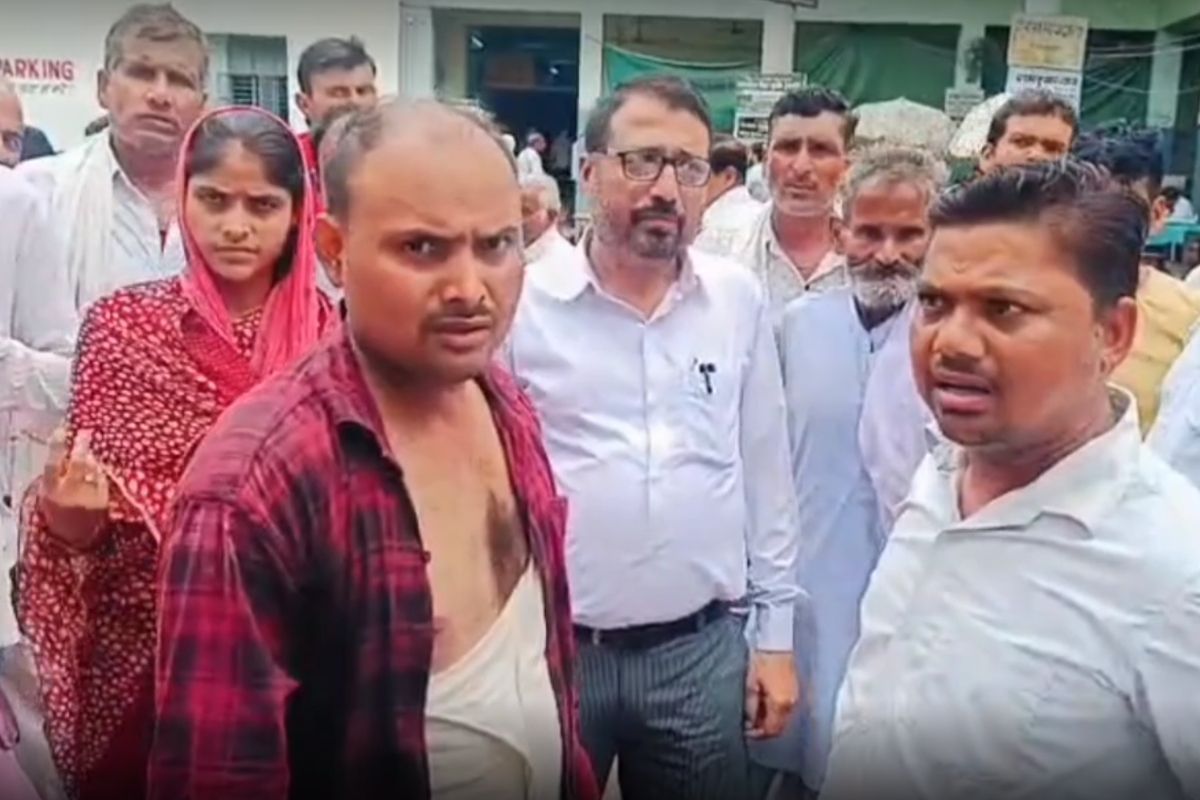 Morena Viral Video: पत्नी कर रही थी बच्चों की मांग, हैवान पति ने भाई संग कर दिया ये कांड, वीडियो वायरल होने से मचा हड़कंप