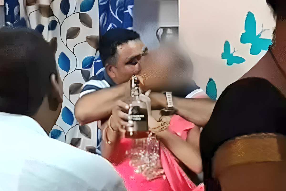 SP Leader Viral Video Prayagraj: गोद में लड़की…हाथ में दारू…अब सपा नेता का अश्लील वीडियो हुआ वायरल, होटल में कर रहे थे ऐसा काम