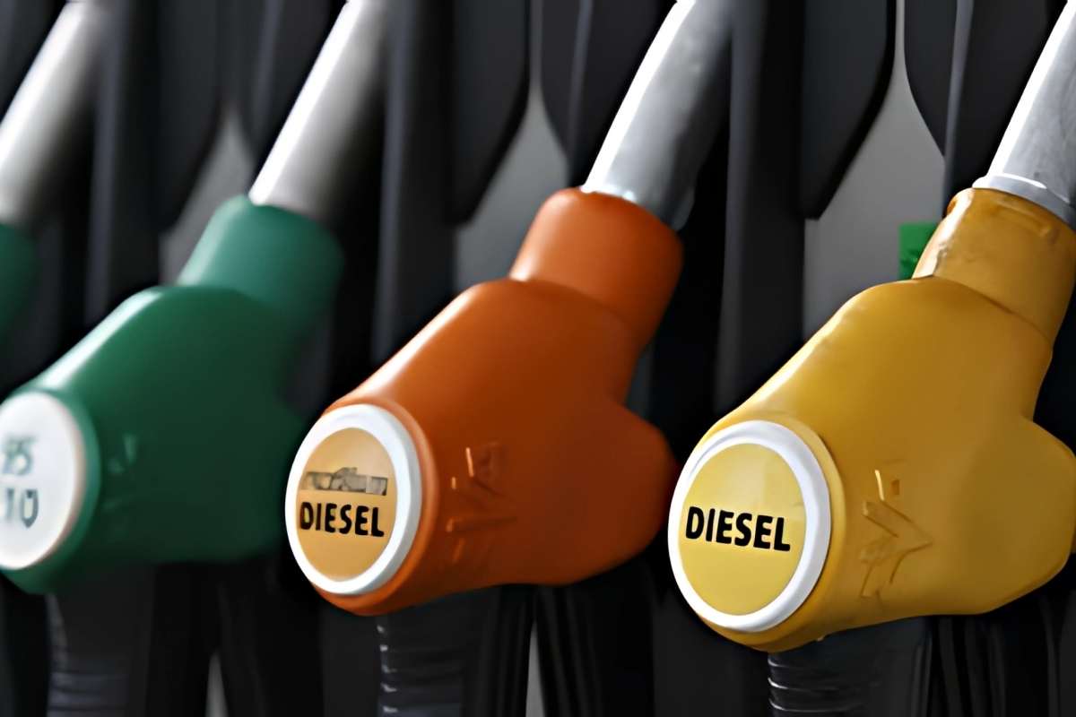 Petrol Diesel Price Today: आज से पेट्रोल 71 और डीजल 70 रुपए लीटर, ईद पर आम जनता को बड़ी राहत, टैंक फुल करवाने से पहले चेक कर लें आपके शहर का रेट