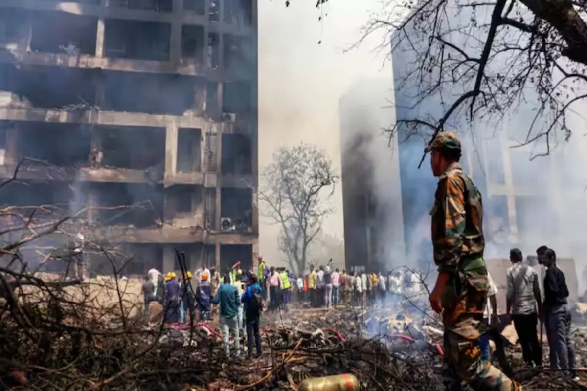 Ahmedabad Plane Crash: अहमदाबाद विमान हादसे में मुआवजे का ऐलान, मृतकों के परिजनों को टाटा संस देगा एक-एक करोड़ रुपए