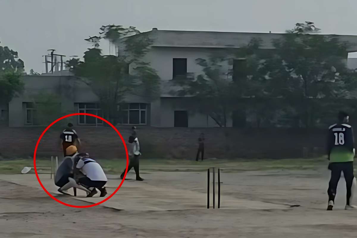 Cricket Player Dies in Ground: छक्का लगाते ही पंजाब के बल्लेबाज को आया हार्ट अटैक, पीच पर ही थम गई सांसें, सामने आया मैच के दौरान मौत का वीडियो
