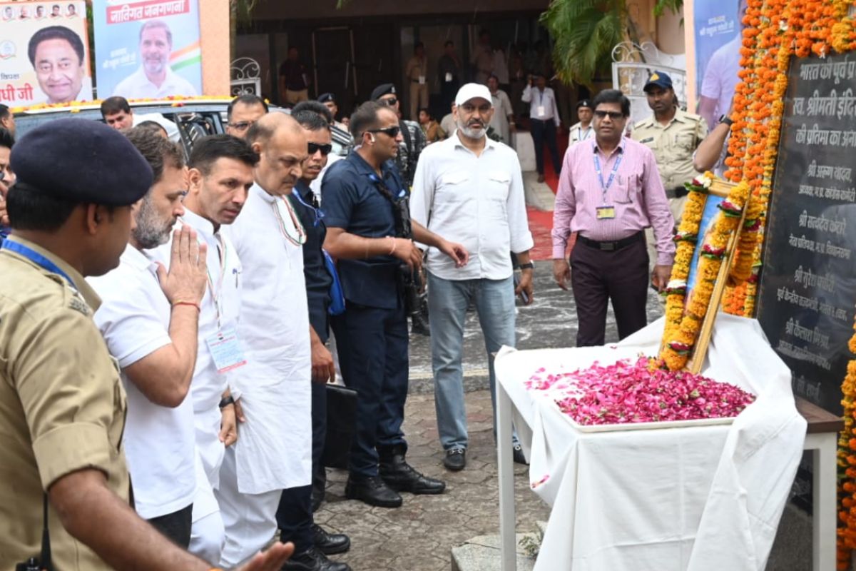 Rahul Gandhi Controversy Today: राहुल गांधी ने जूता पहनकर इंदिरा गांधी को दी पुष्पांजलि, सीएम मोहन यादव ने लिया आड़ हाथों, कांग्रेस ने भी दिया करारा जवाब