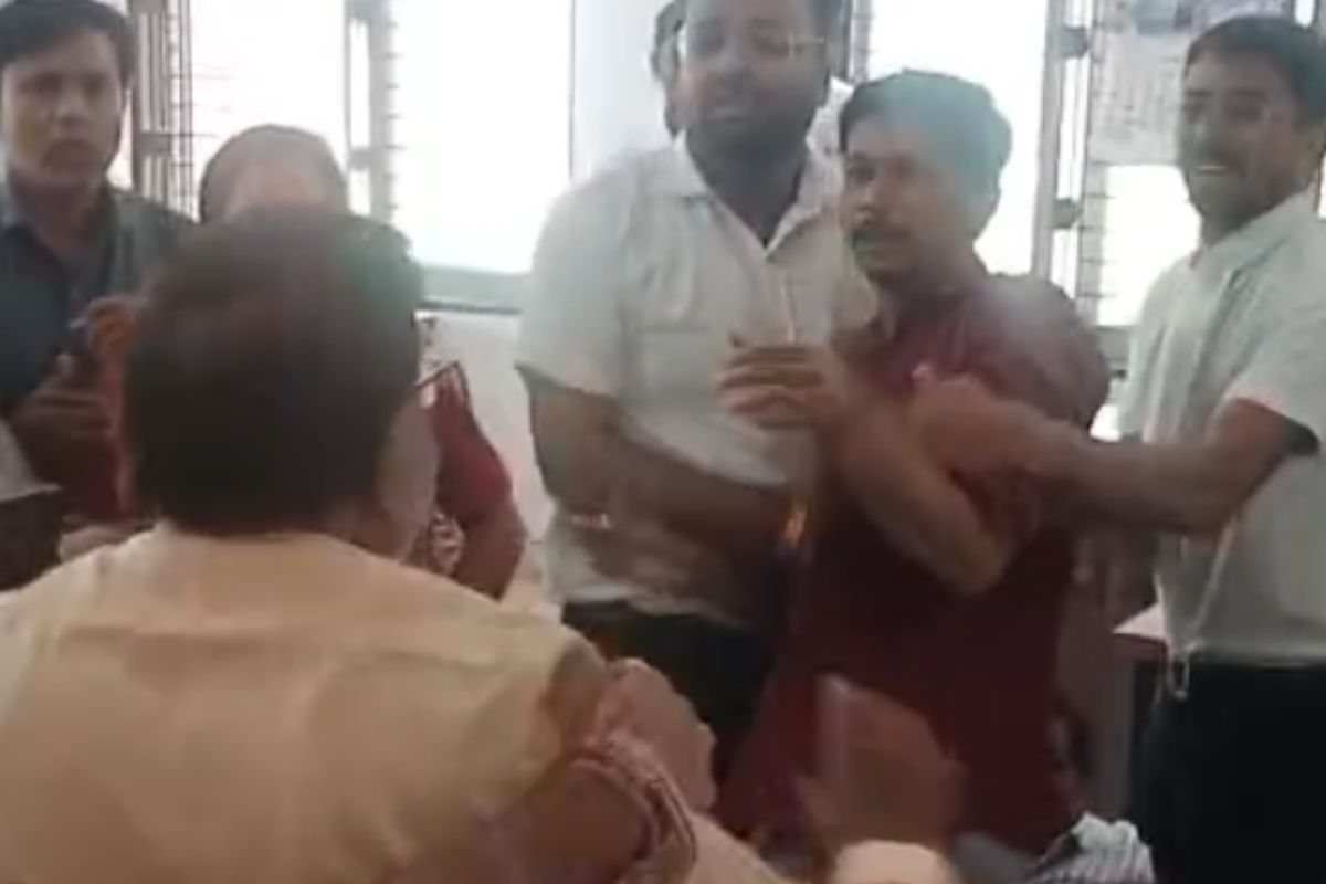 Ratlam Viral Video: कोर्ट बना रणभूमि, SDM ऑफिस में दो पक्षों की जमकर मारपीट, वायरल हुआ हंगामे का वीडियो