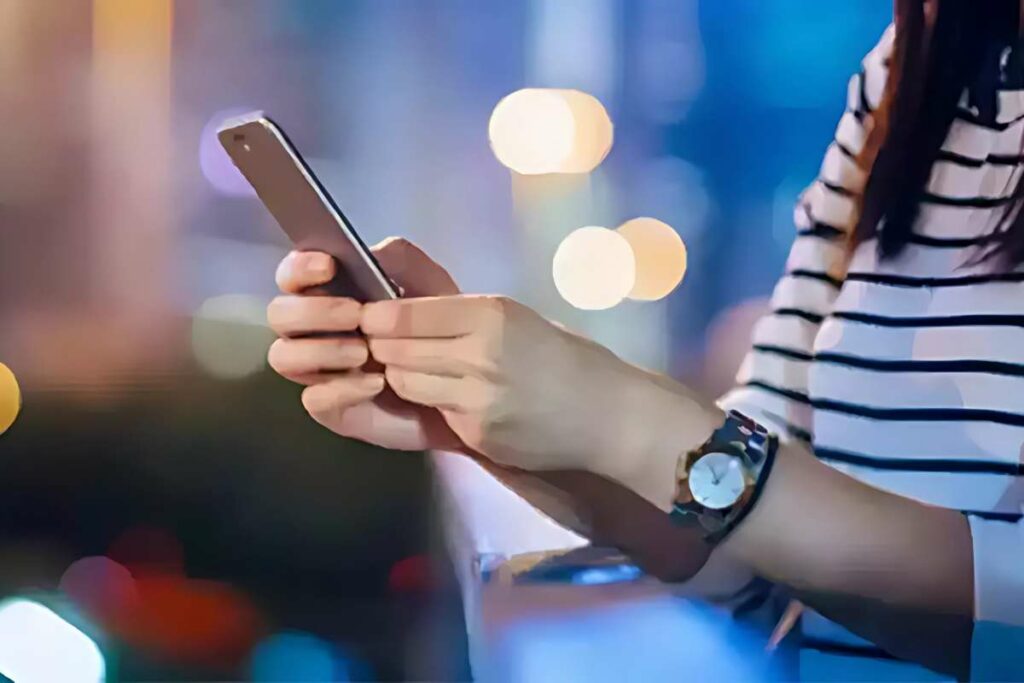 Reelbaaz wife News: पत्नी बनाती थी वो वाला रील, दो लोगों ने किया अनफॉलो तो पहुंच गई थाने / Image Source: File