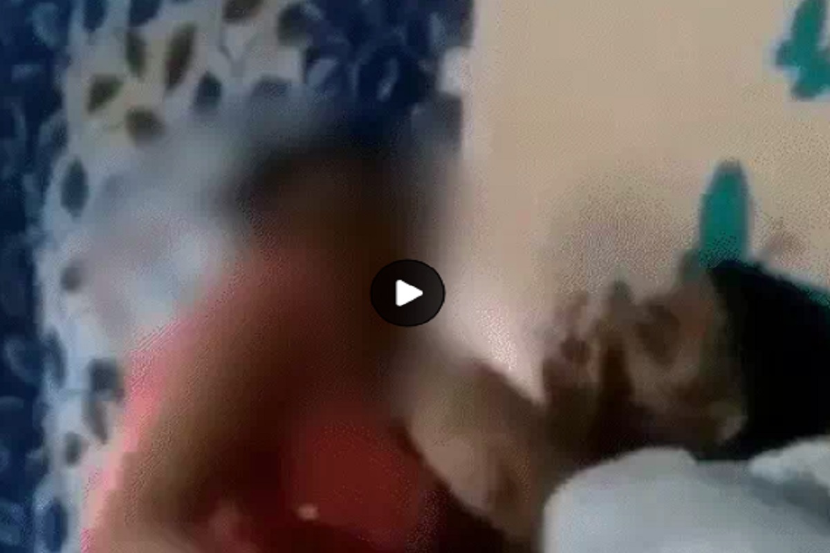 SP Leader Viral Video: युवती को गोद में बिठाकर ऐसी हरकत कर रहे सपा नेता, सोशल मीडिया पर वायरल हुआ वीडियो, देखकर आप भी रह जाएंगे दंग