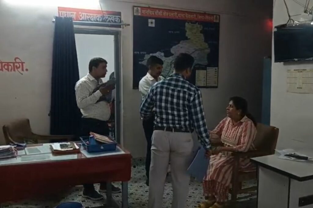 Seoni Bribery SI Case | Image Source | IBC24