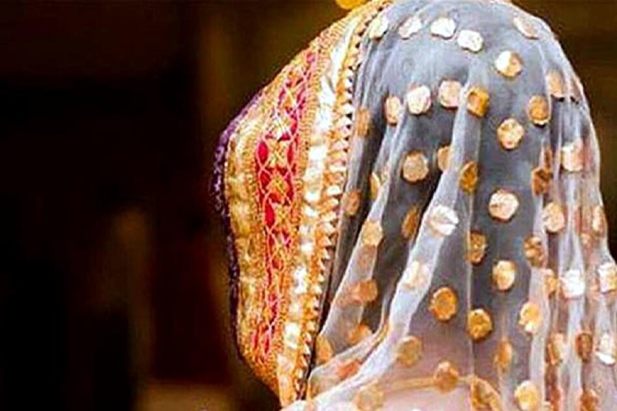 बॉयफ्रेंड को भाई बनाकर ये लड़की करती थी खतरनाक काम, कई कुंवारे लड़के फंसे जाल में, खुला राज तो पुलिस भी रह गई हैरान