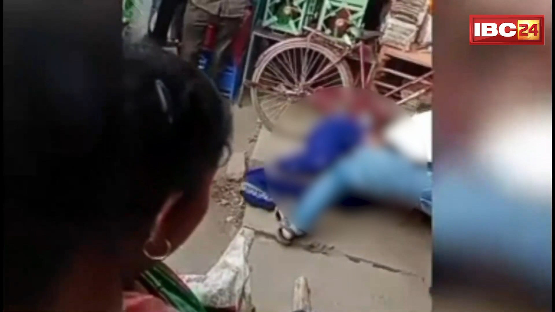 Singrauli Crime News: बीच बाजार पत्नी की पिटाई का मामला। पति को 3 बच्चियों के बाद चाहिए बेटा। पति की शिकायत लेकर जनसुनवाई में पहुंची पत्नी