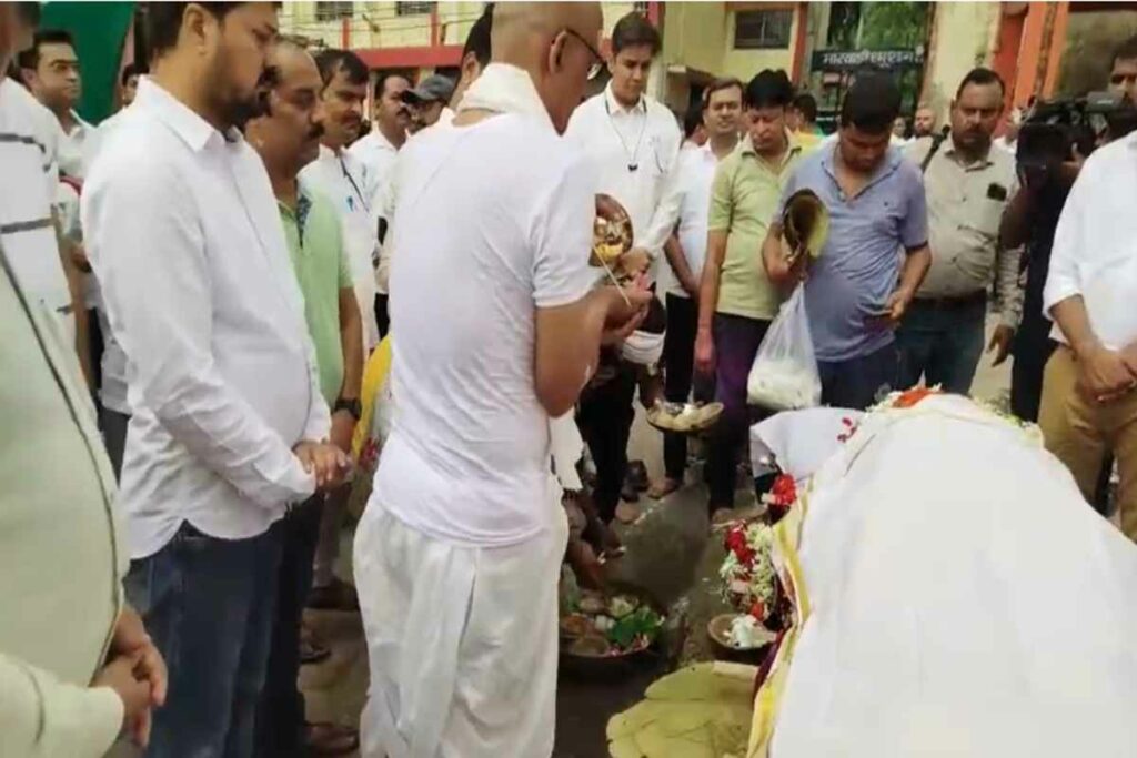 Padmashri Surendra Dubey Funeral/Image Credit: IBC24