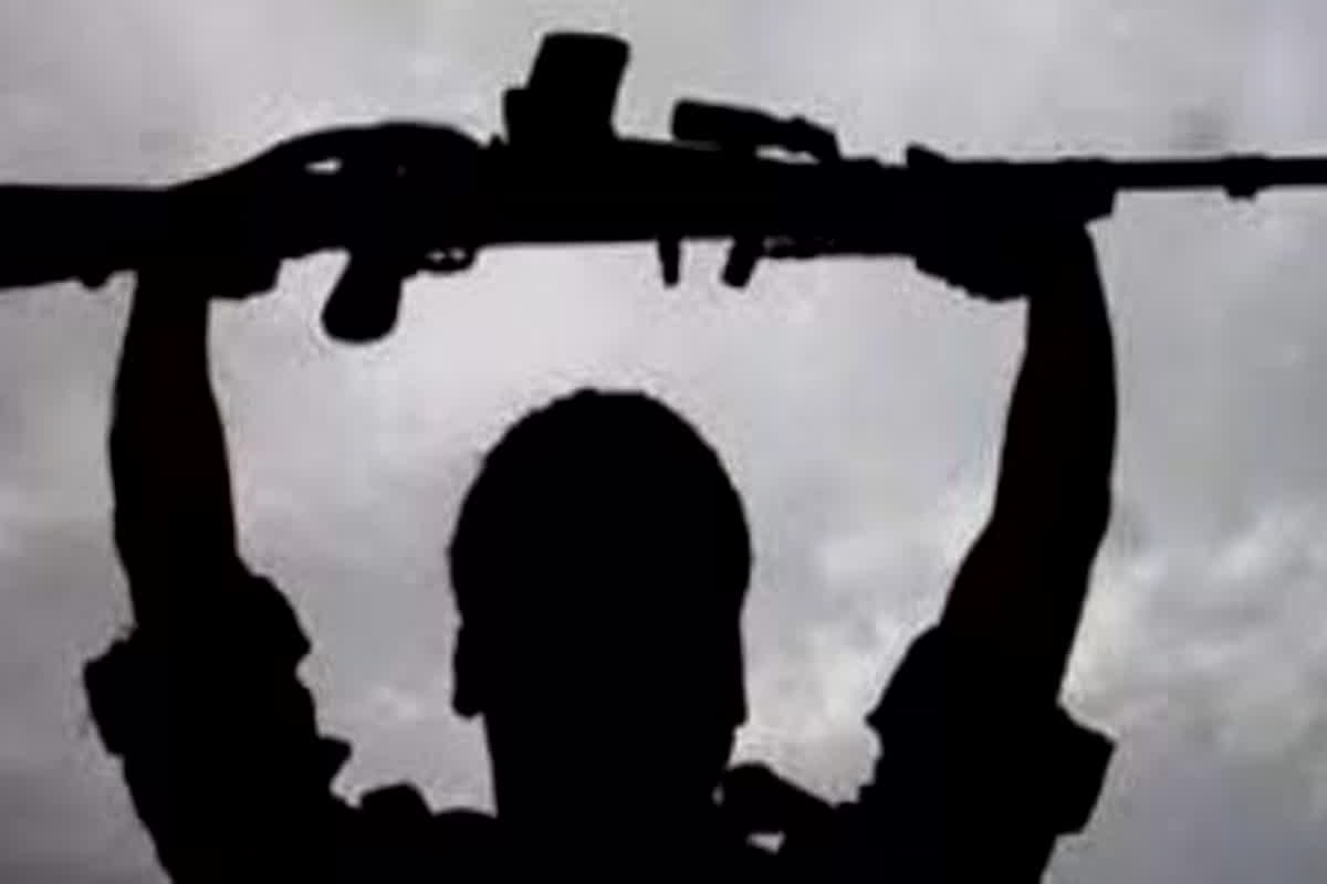 Sukma Naxalites Surrender: सरकार की नीति का दिख रहा असर.. PLGA बटालियन के 2 हार्डकोर समेत 16 नक्सलियों ने छोड़े हथियार, कई पर था लाखों का इनाम