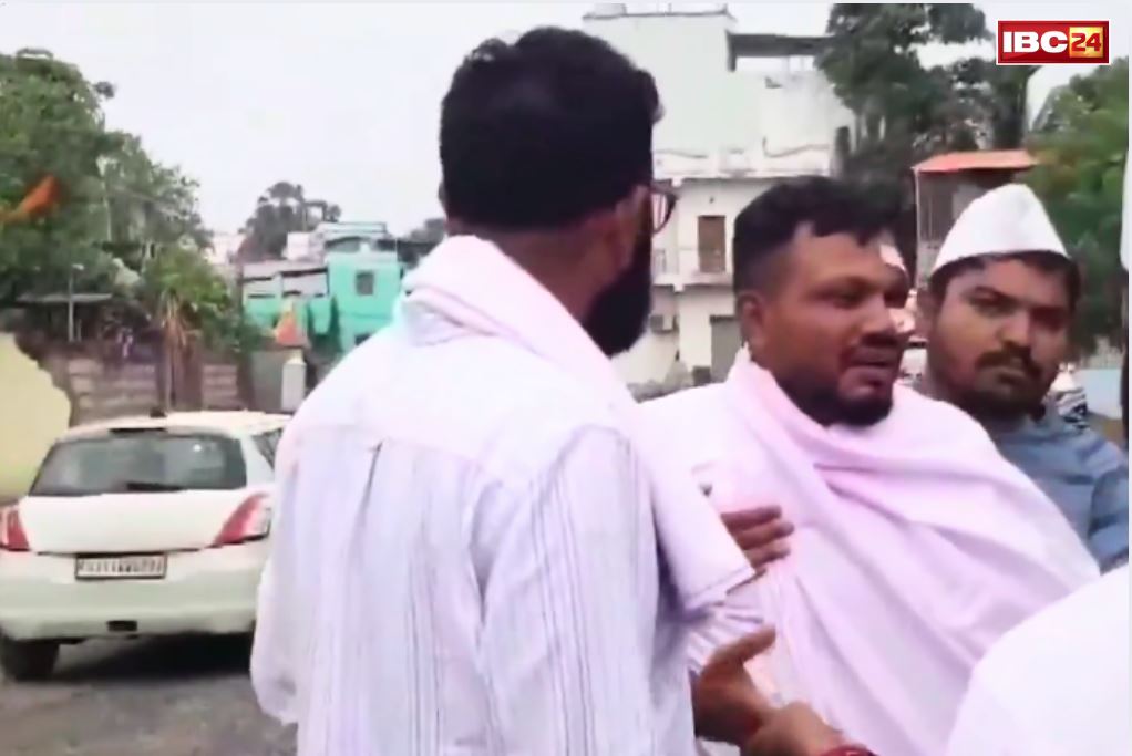 Vishwas Kumar Ramesh News: भाई के आखिरी यात्रा में शामिल हुआ विश्वास कुमार.. विमान हादसे में बच गया था बाल-बाल, दिया कंधा