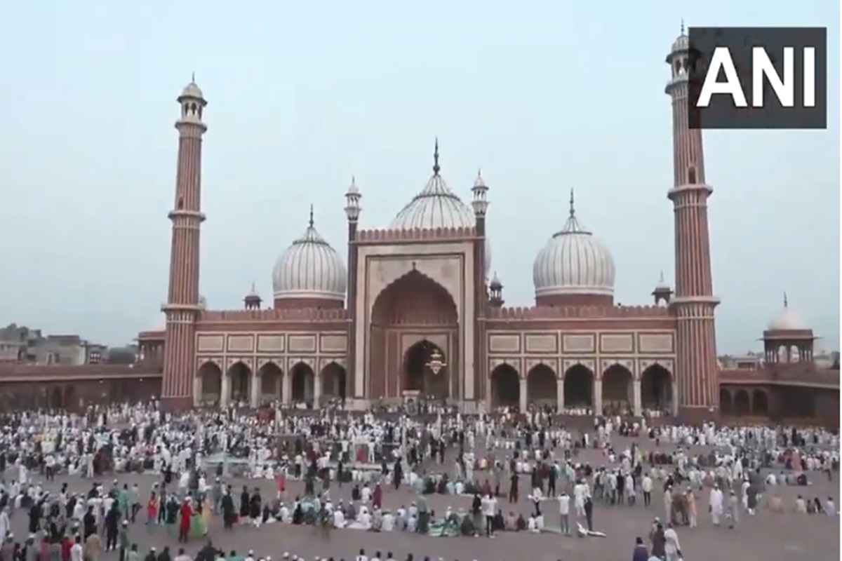 Eid-ul-Adha 2025: आज मनाई जा रही बकरीद.. देशभर के ईदगाह में लोगों ने अदा की नमाज, जानें ईद-उल-अजहा का महत्व और इतिहास