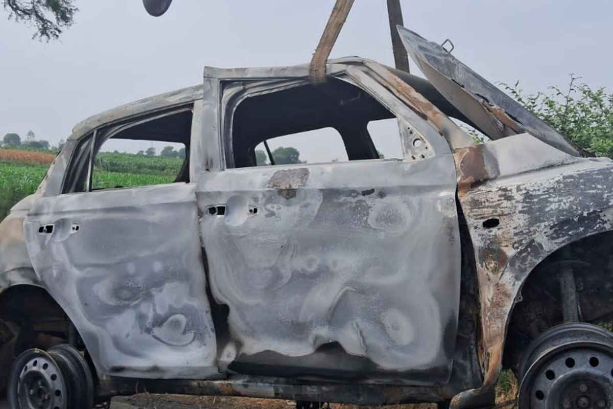 Bulandshahr Road Accident: दर्दनाक हादसा…पुलिया से टकराकर कार में लगी भीषण आग, जिंदा जलकर 5 लोगों की मौत, एक घायल