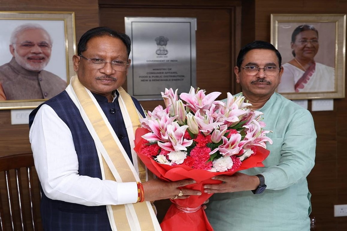 CG Hindi News: सीएम साय ने केंद्रीय मंत्री प्रल्हाद जोशी से की मुलाकात, कई मुद्दों पर हुई चर्चा