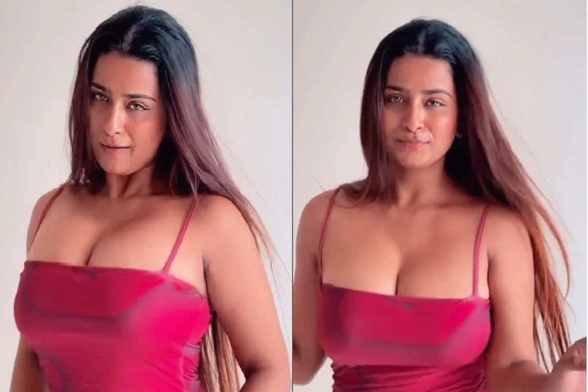 Hot Sexy Video: डीपनेक कपड़े में देसी भाभी ने दिखाए नखरे, देखकर मचल उठा युवाओं को दिल, अब वीडियो हुआ वायरल