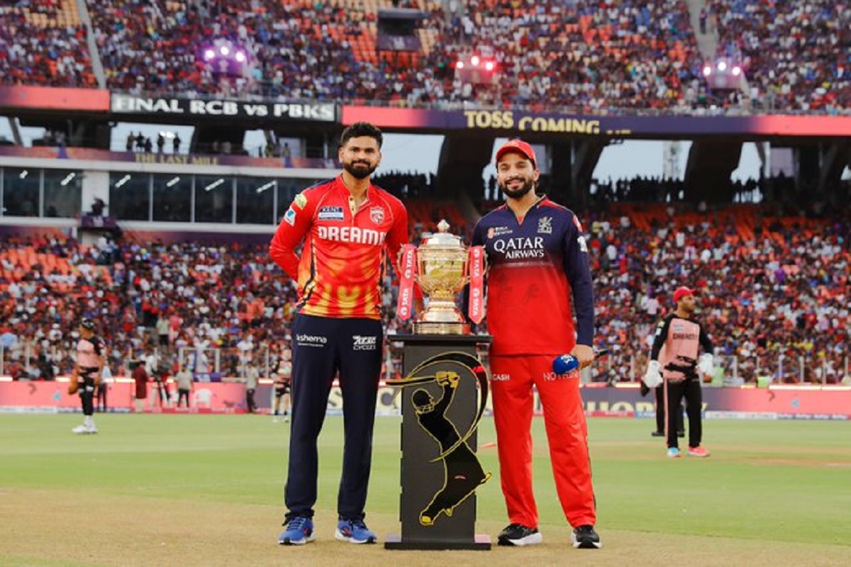 IPL 2025 Final Live Update: पंजाब किंग्स ने RCB के खिलाफ जीता टॉस, लिया पहले गेंदबाजी का फैसला