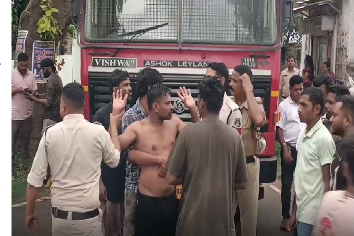 Korba News: पत्नी से विवाद के बाद युवक ने मचाया उत्पात, इलाके में मची अफरा-तफरी, मौके पर पहुंची पुलिस और दमकल विभाग की टीम