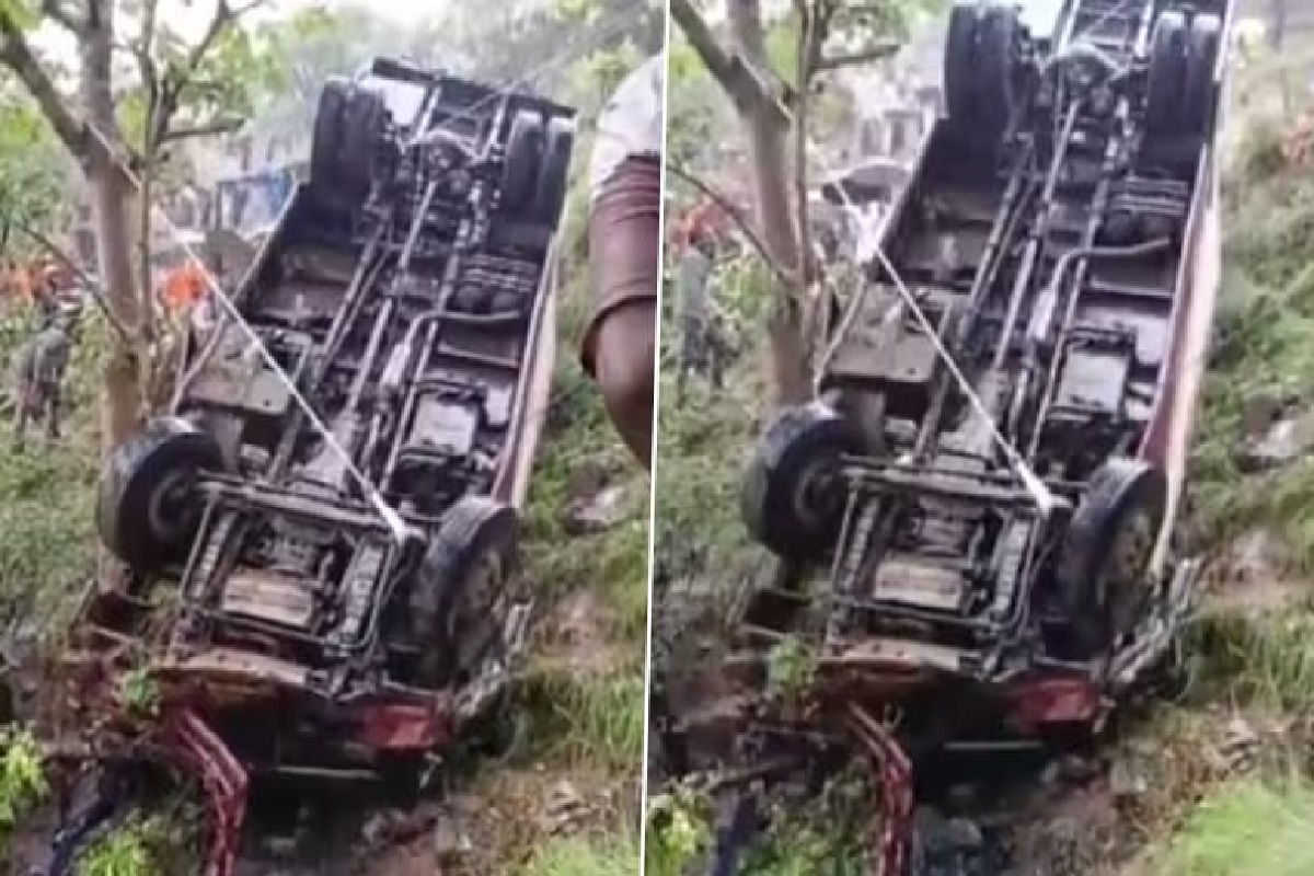 Mandi Bus Accident News: अनियंत्रित होकर खाई में गिरी यात्री बस, 17 लोग हुए गंभीर रूप से घायल, जारी है रेस्क्यू कार्य