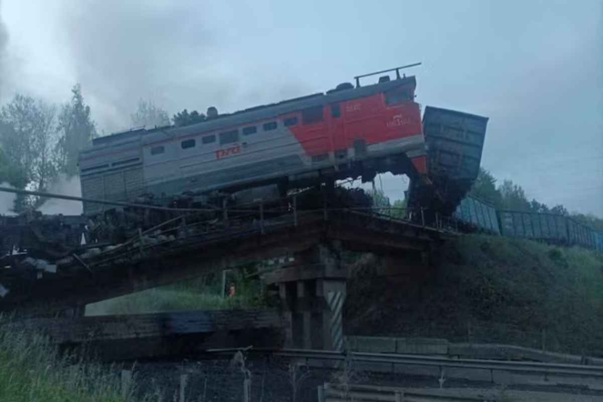 Russia Train Derail: तीन दिन के शोक की घोषणा.. दर्दनाक रेल हादसे में कई लोगों की मौत, 30 से ज्यादा की हालत गंभीर, जानें कैसे हुई घटना