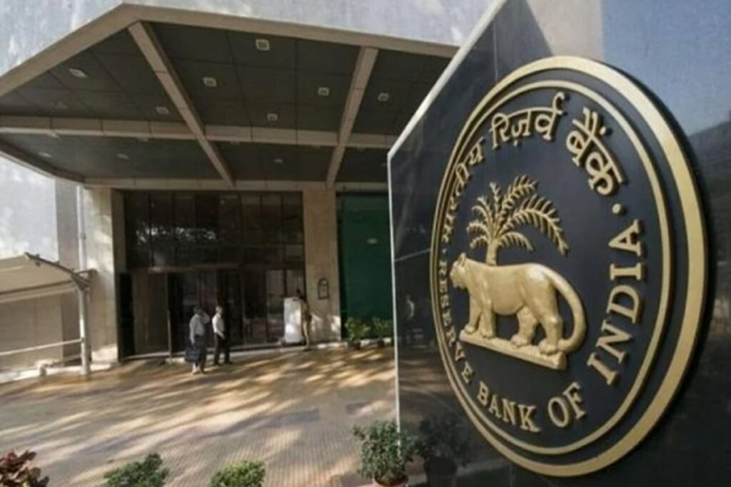 RBI Cancelled Bank Licence News: RBI 12 बैंकों का लाइसेंस किया रद्द, ग्राहक अब नहीं निकाल पाएंगे पैसा? Image Source : File