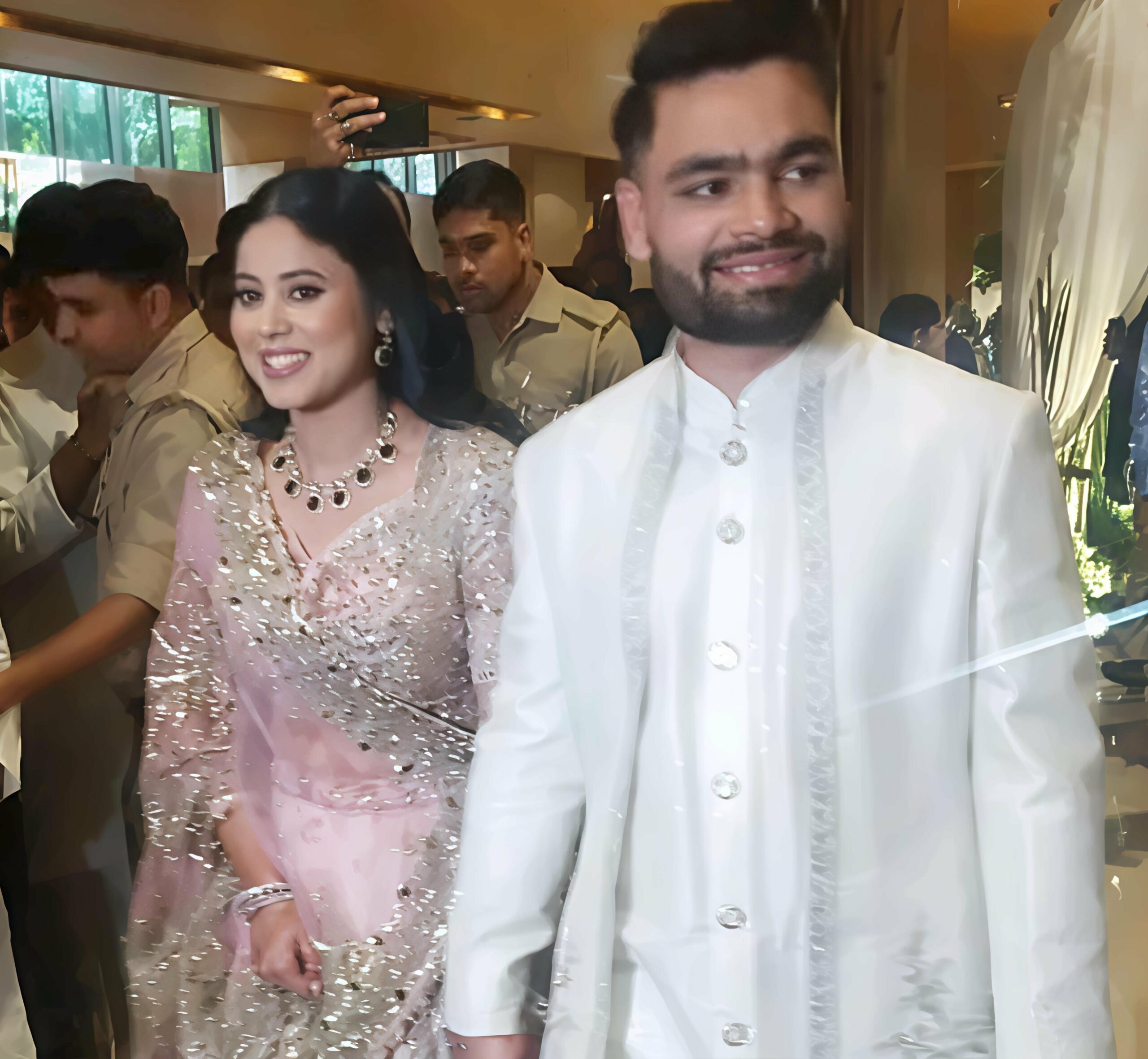 वहीं रिंकू सिंह भारतीय क्रिकेट टीम के शानदार क्रिकेटर है। उन्होंने भारतीय टीम के लिए साल 2023 में वनडे में डेब्यू किया था।