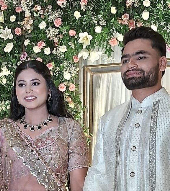 भारतीय क्रिकेटर रिंकू सिंह और उत्तरप्रदेश मछलीशहर से सांसद प्रिया सरोज की आज सगाई हुई। Image Credit: X Handle