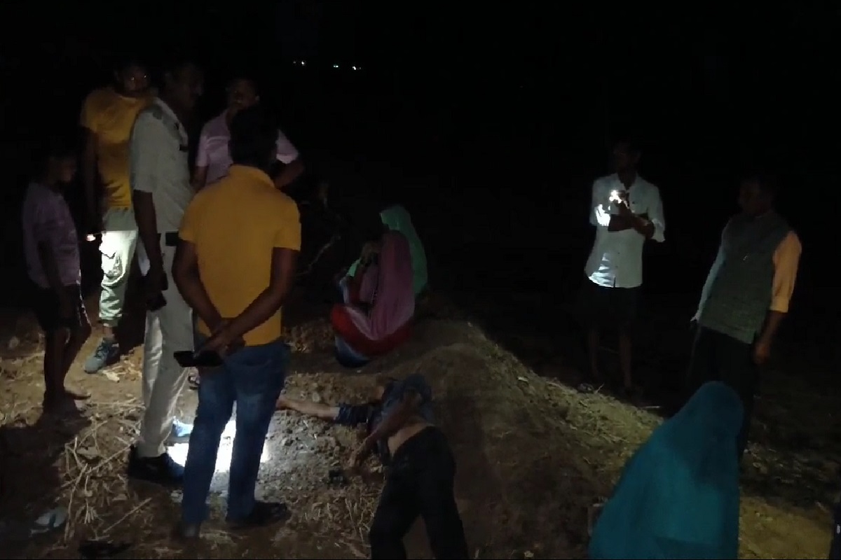 Satana Crime News: प्रेमी ने प्रेमिका के पिता को मारी गोली, मौके पर हुई मौत, पुलिस ने शुरू की आरोपी की तलाश