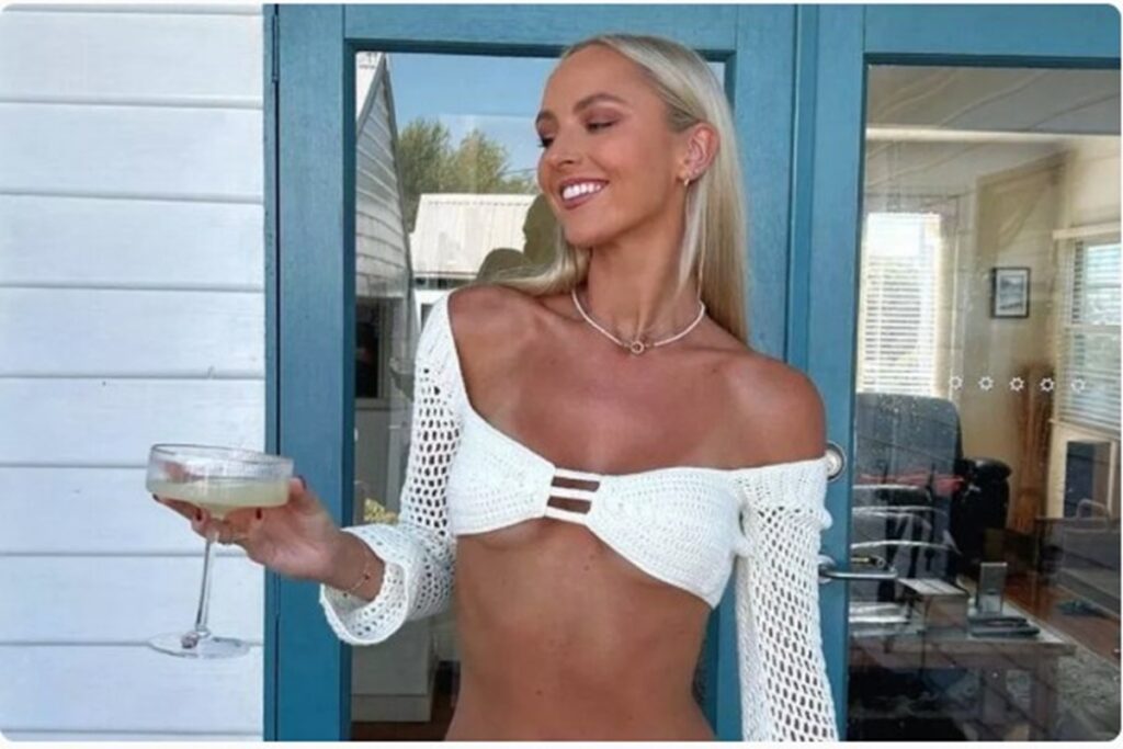 Adult star having sex with 583 men Image: @anniekknight/Instagram