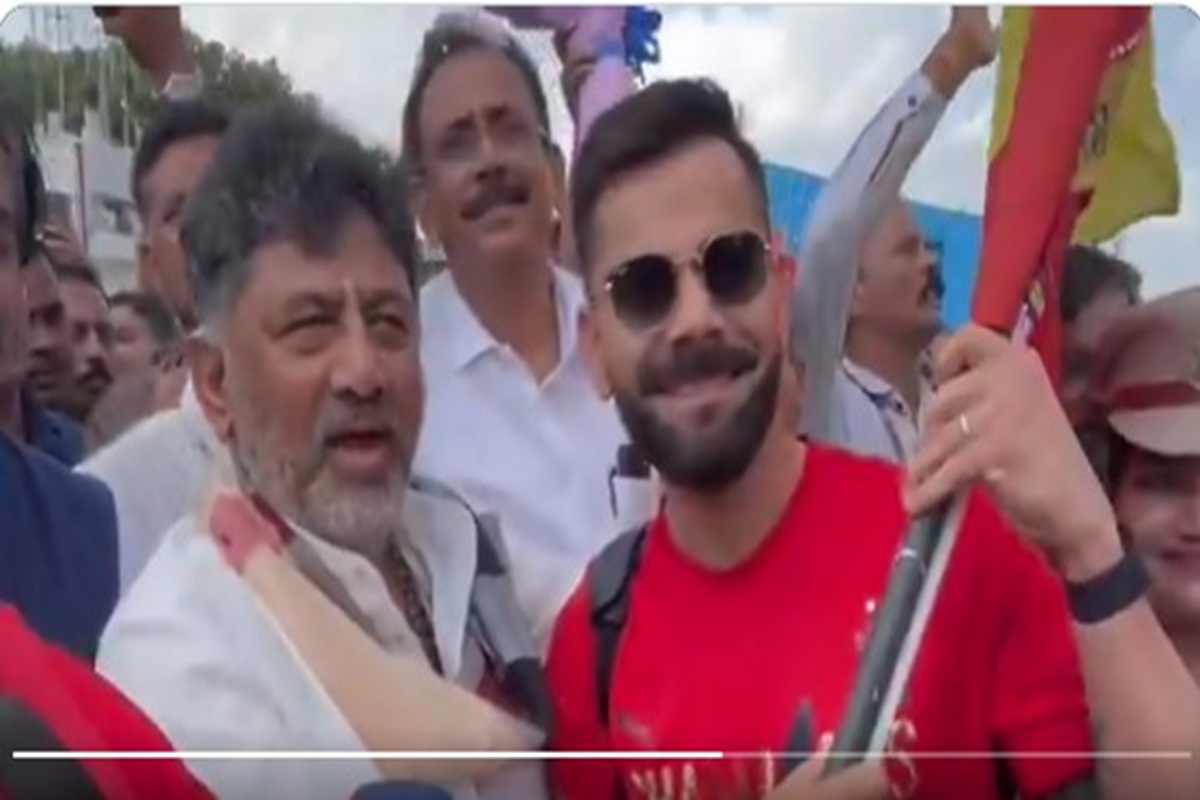 IPL Champions RCB Welcome: आईपीएल चैंपियन RCB का बेंगलुरु में अभिनंदन, कर्नाटक के डिप्टी सीएम डीके शिवकुमार ने एयरपोर्ट पर किया स्वागत