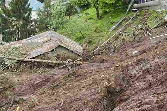 Sikkim Landslide: आर्मी कैंप पर कूदरत का कहर.. 3 की मौत, 9 जवान लापता, करीब 1500 पर्यटक फंसे, सर्च ऑपरेशन जारी