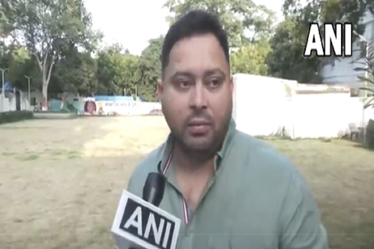 Bihar Election 2025: बिहार चुनाव से पहले वोटर लिस्ट पर बवाल! तेजस्वी यादव ने चुनाव आयोग पर लगाए गंभीर आरोप, कहा– गरीबों को बाहर करने की साजिश