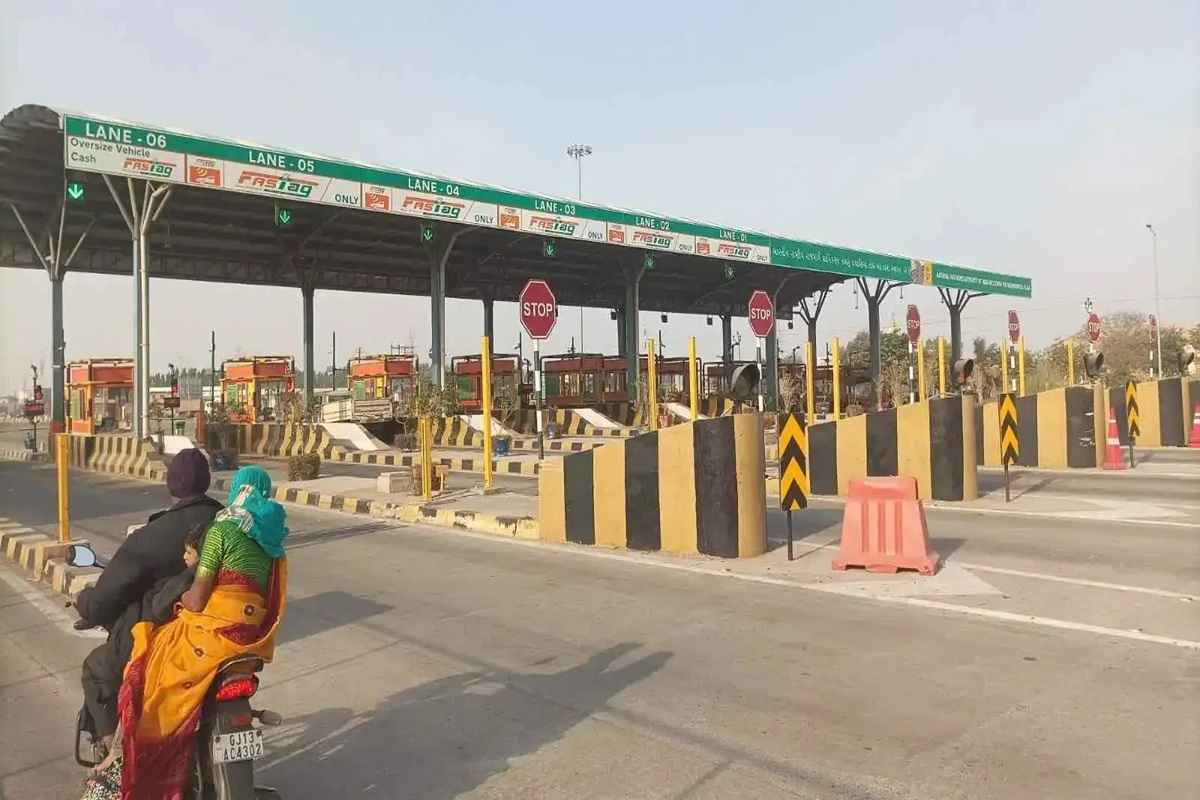 Toll Tax: दोपहिया वाहन चालकों के लिए बड़ी खबर.. जुलाई महीने से आपको भी देना पड़ेगा टोल टैक्स, नियम का उल्लंघन करने पर लगेगा जुर्माना