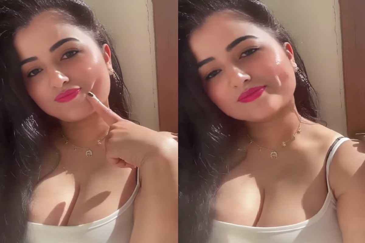 Indian Model Sexy Video: डीपनेक ड्रेस में इंडियन मॉडल ने दिखाई सेक्सी अदाएं, कर्वी फिगर देख बेकाबू हुए फैंस, वायरल हुआ वीडियो