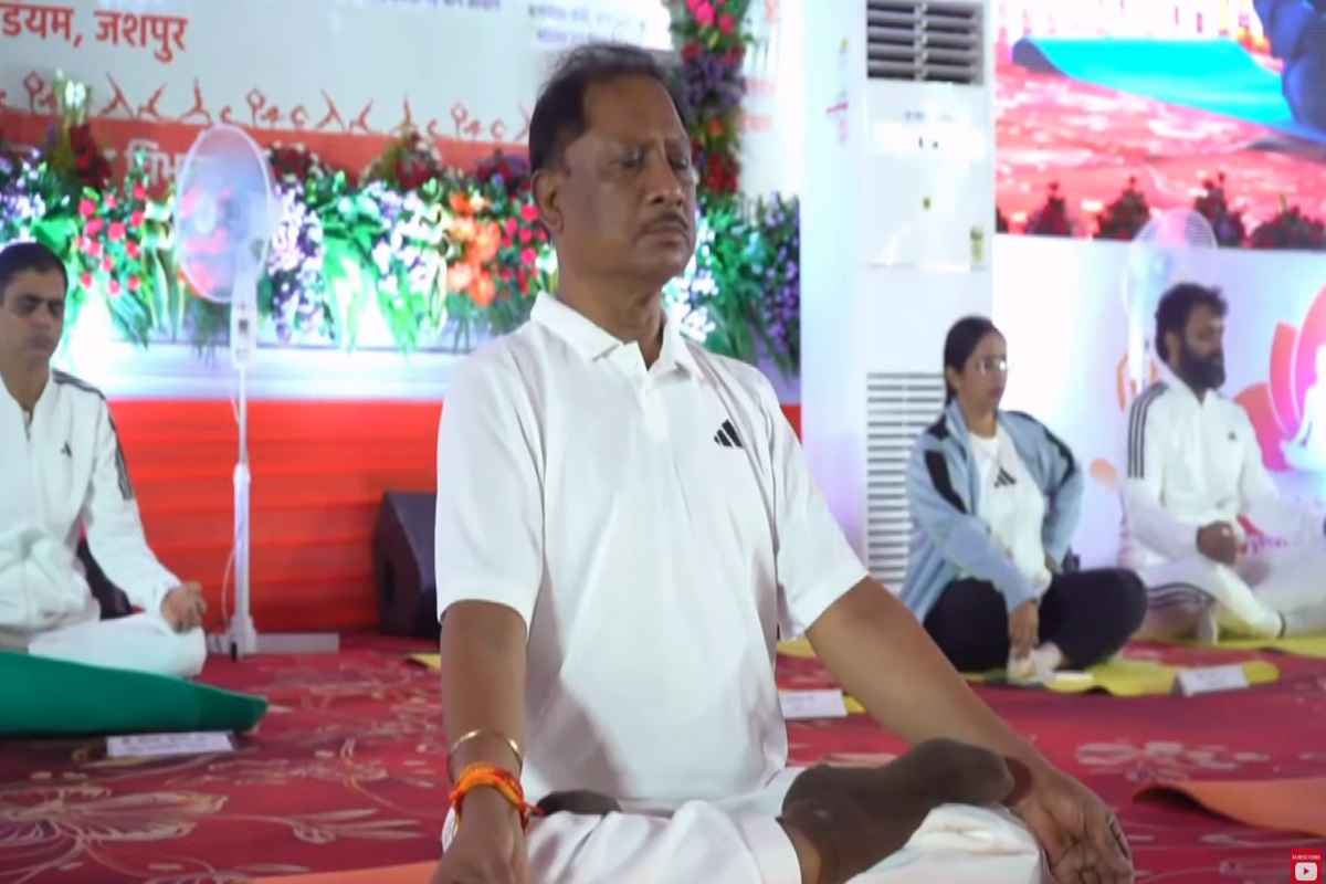 #InternationalDayofYoga2025: 11वें अंतर्राष्ट्रीय योग दिवस पर शामिल हुए सीएम साय, रणजीता स्टेडियम में किया योगाभ्यास, देखें वीडियो