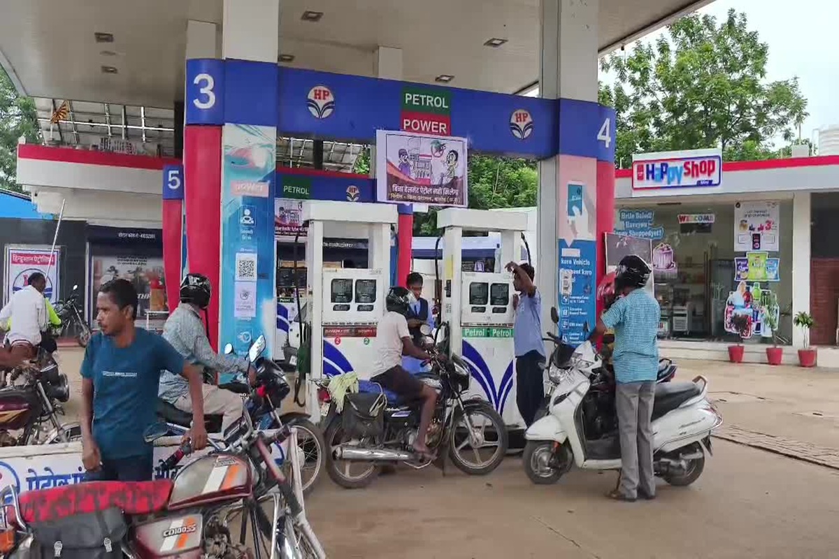 Balod News: जिले भर में ऐसे बाइक चालकों को नहीं मिलेगा पेट्रोल, प्रशासन ने सभी पेट्रोल पंपों को जारी किए निर्देश
